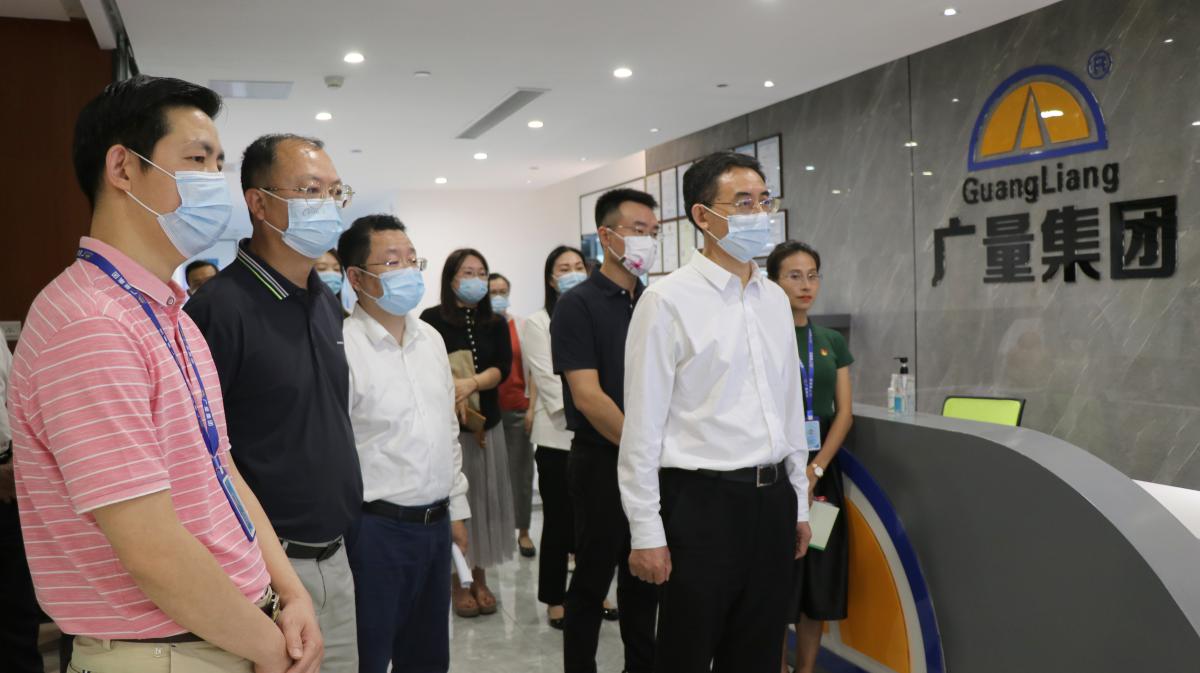 东莞市人大常委会潘新潮副主任莅临4008云顶集团集团调研