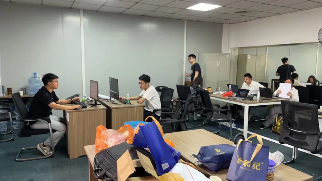 《致敬，奋斗的青春》