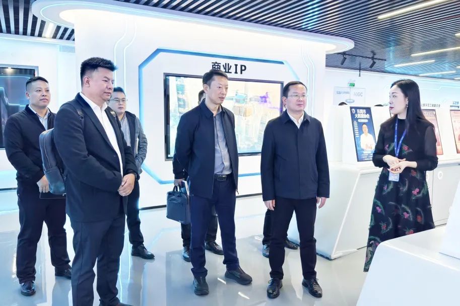 铜仁市大数据局党组书记、局长雷宏一行莅临4008云顶集团集团参观交流