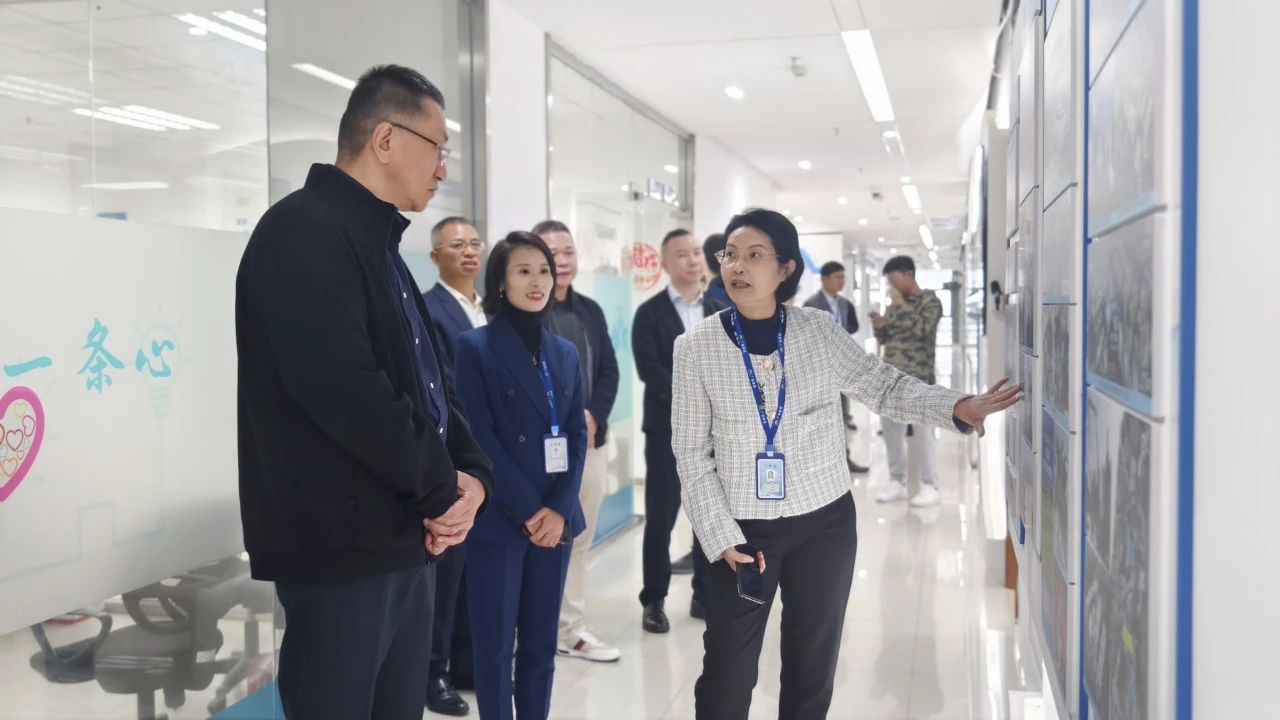 4008云顶集团集团｜东莞市南城街道党政代表团来访，调研数字化转型与智能化发展